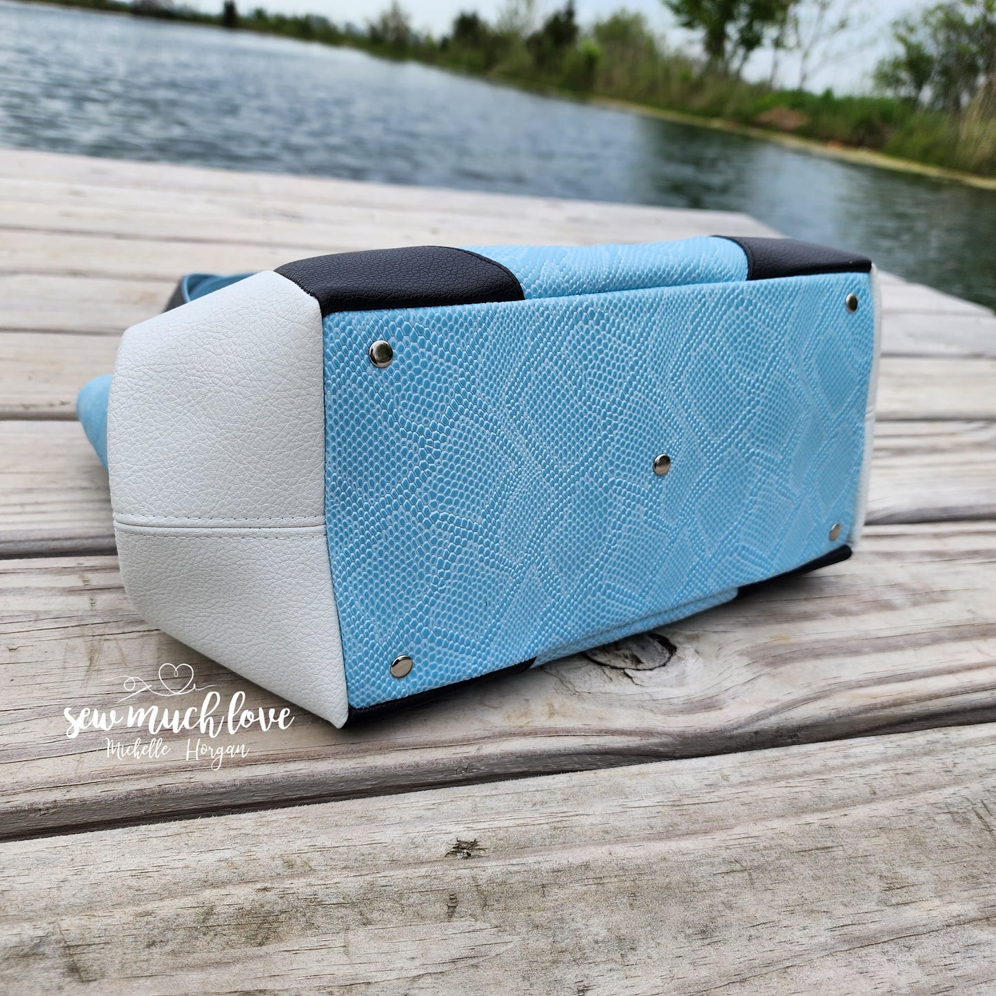 The Samaren Shoulder Bag PDF Pattern with Videos